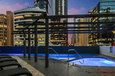 Amazing CBD 2BD Apartment W / Parking & Pool! - Northern Rivers Accommodation 7