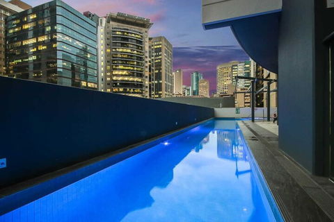 Amazing CBD 2BD Apartment W / Parking & Pool! - Northern Rivers Accommodation 4