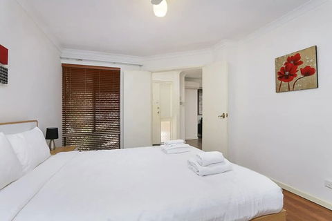 Pleasant 3 Bedroom House With Garden Close To CBD - Hobart Tourism 6
