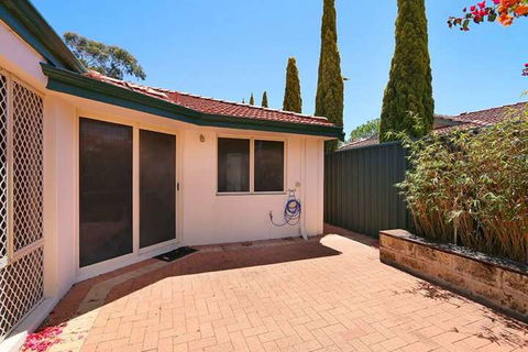 Pleasant 3 Bedroom House With Garden Close To CBD - Hobart Tourism 1
