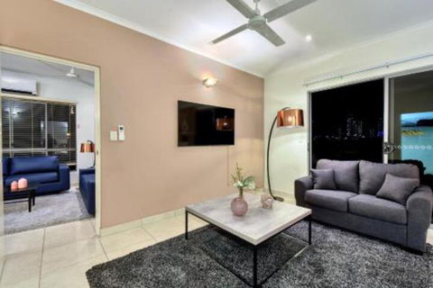 Luxury Darwin City Lights Jacuzzi Central Location Large House New Furnishings - Tourism Bookings 1