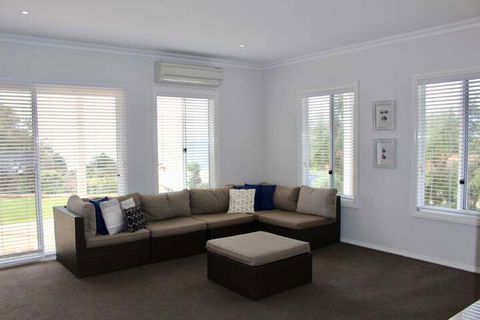 Flinders View Beach House - Inverell Accommodation 6