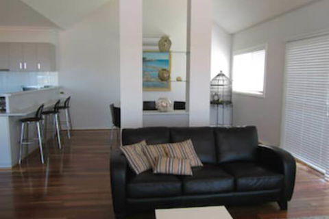 Flinders View Beach House - Inverell Accommodation 4