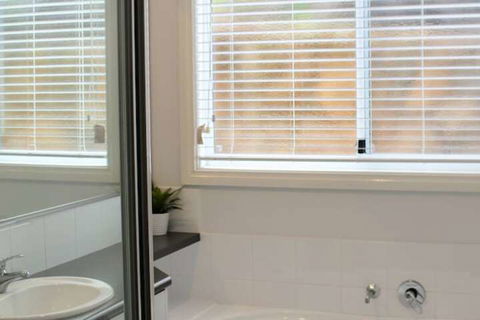 Flinders View Beach House - Inverell Accommodation 2