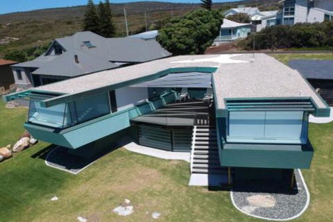 Boathouse Nearly In The Water & Wonderful Views - Accommodation Broken Hill 7