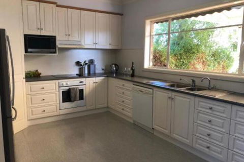 Pleasant View - Accommodation Newcastle 5