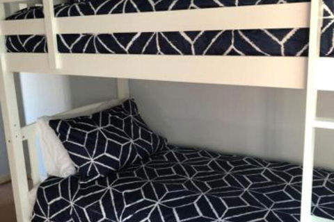 Pleasant View - Accommodation Newcastle 3