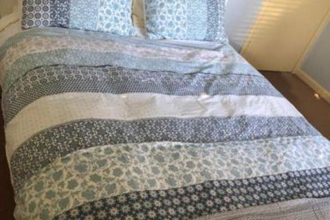 Pleasant View - Accommodation Newcastle 4