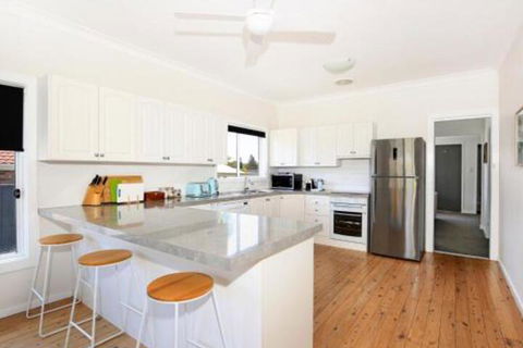 Tillys Retreat Pet Friendly 3 Min Walk To Beach - Stayed 6