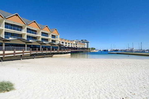Quality Suites Crest Mandurah - Whitsundays Tourism 6