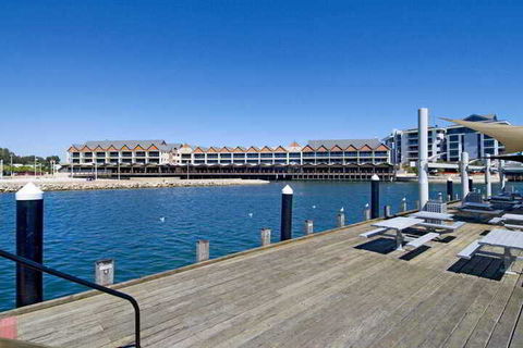Quality Suites Crest Mandurah - Whitsundays Tourism 0