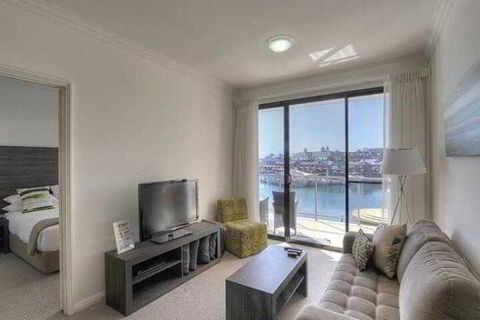 Quality Suites Crest Mandurah - Whitsundays Tourism 4