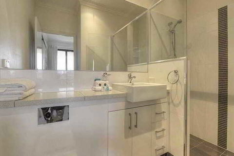 Quality Suites Crest Mandurah - Whitsundays Tourism 2
