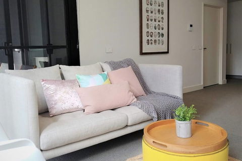 Luxury 1 Bedroom 1 Study With 1 Parking - Accommodation Batemans Bay 6