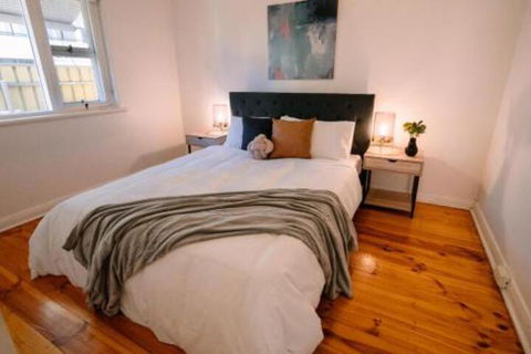 A Wave Away At Glenelg Cosy Unit Near The Beach - Accommodation Perth 2