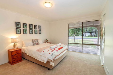 Seabreeze House - Lightning Ridge Tourism 2