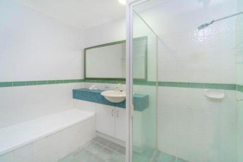 Beachside 22 LJHooker Yamba - Lightning Ridge Tourism 3