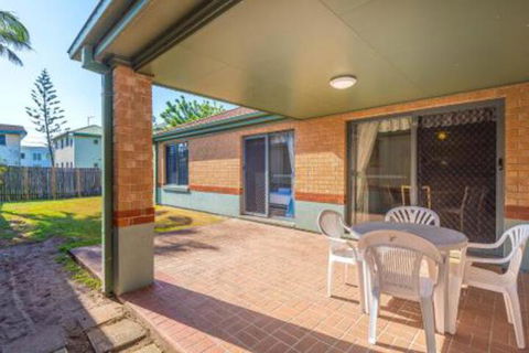 Beachside 22 LJHooker Yamba - Lightning Ridge Tourism 4