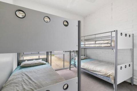 THE BEACH HIVE PET FRIENDLY (OUTSIDE ONLY) INLET SIDE - Hervey Bay Accommodation 3