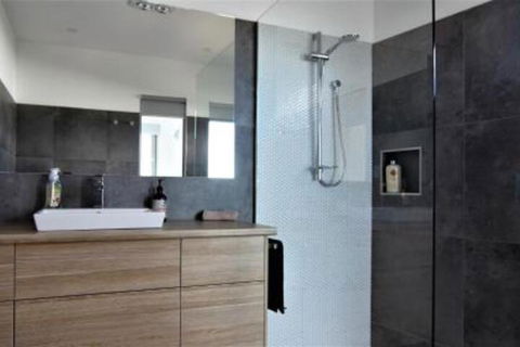 BEACHHOUSE BINALONG Luxury Waterfront Holiday House At Bay Of Fires - WA Accommodation 1