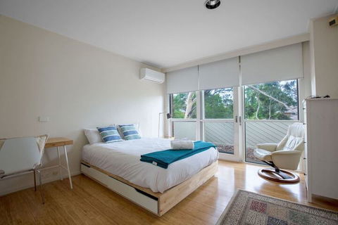Comfy Holiday House With Pool@rosanna - Accommodation Fremantle 6