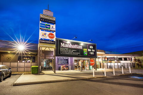 Nightcap At Manhattan Hotel - Northern Rivers Accommodation 2