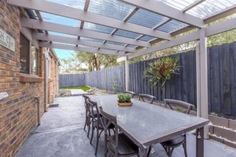 PERFECT On PYMBLE AVE - Hobart Tourism 6