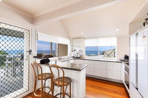 Casual Hamptons Living Sunshine Beach - Accommodation in Bendigo 0
