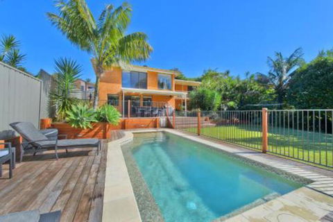 Flynns Beach Retreat - Sunshine Coast Guide 4