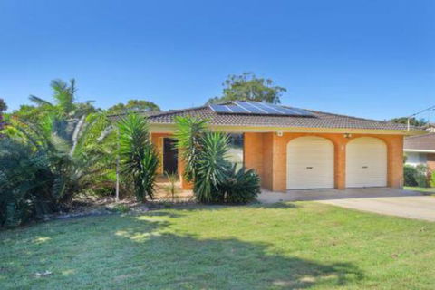 Flynns Beach Retreat - Sunshine Coast Guide 2