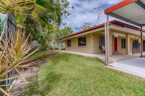 14 Double Island Drive Rainbow Beach Large Holiday House With PoolPets Welcome Free Wi Fi - Accommodation Australia 5