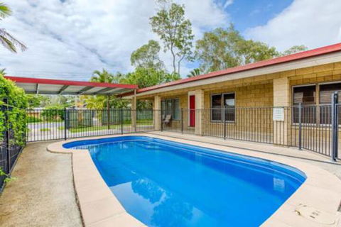 14 Double Island Drive Rainbow Beach Large Holiday House With PoolPets Welcome Free Wi Fi - Accommodation Australia 0