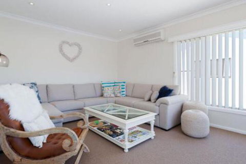 SeaHaven 2 Richardson Ave Large Home With Aircon Smart TV WIFI Netflix & Boat Parking - Victoria Tourism 3