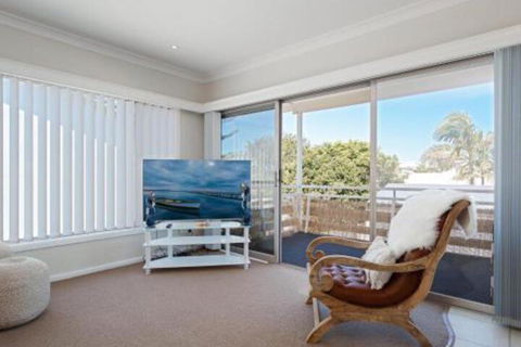 SeaHaven 2 Richardson Ave Large Home With Aircon Smart TV WIFI Netflix & Boat Parking - Victoria Tourism 6