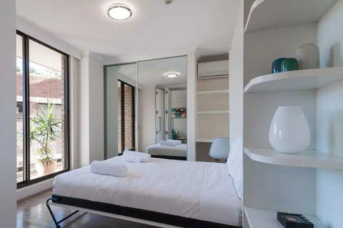 New Modern Apartment In Central Location - Accommodation Find 1