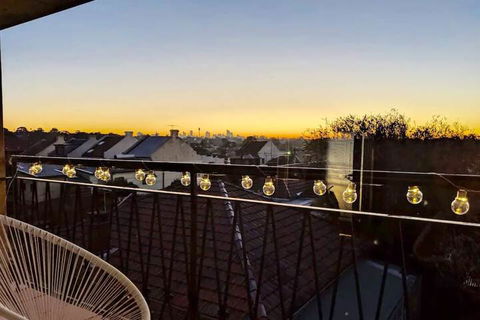 Bright & Airy TOP Floor Apartment With FAB Views - Cruises Travel 2
