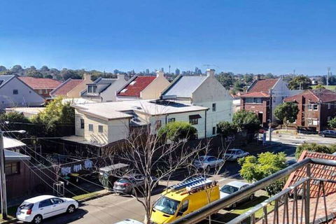 Bright & Airy TOP Floor Apartment With FAB Views - Cruises Travel 1