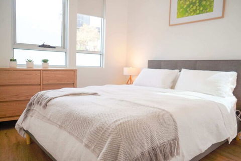 Trendy Modern 2BD Apartment Close To Beach & City - Sunshine Coast Guide 2