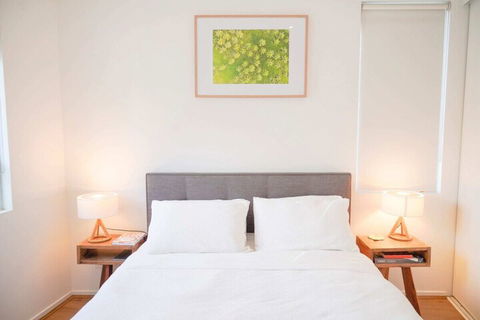 Trendy Modern 2BD Apartment Close To Beach & City - Sunshine Coast Guide 6