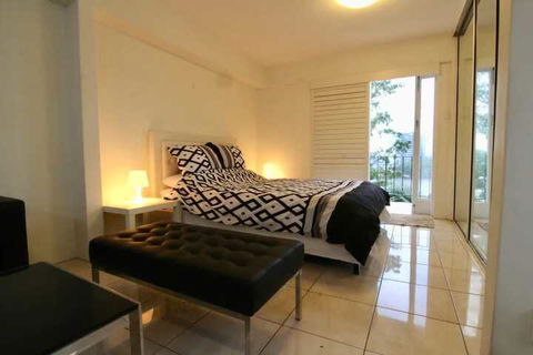 Modern Studio Apartment With Pool & Amazing Views - Casino Accommodation 7