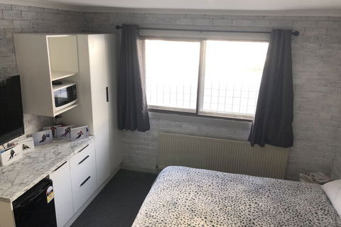 Hotham 1 Bed Apt 15 Available - Holiday Perth 2