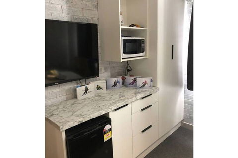 Hotham 1 Bed Apt 15 Available - Holiday Perth 7