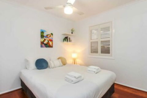 Stylish 3BD Family Home In Leafy Paddington - Tourism Townsville 0