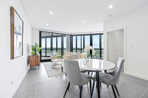 HomeHotel Extreme Luxury Apt Next To Mall & Train - Tourism Townsville 5