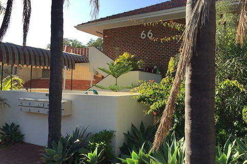 B6 Cafes & Restaurants Close To UWA - Hervey Bay Accommodation 4