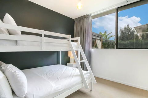 Spacious 2 Bedroom Apartment In Ascot With Large Private Garden - Holiday Melbourne 1