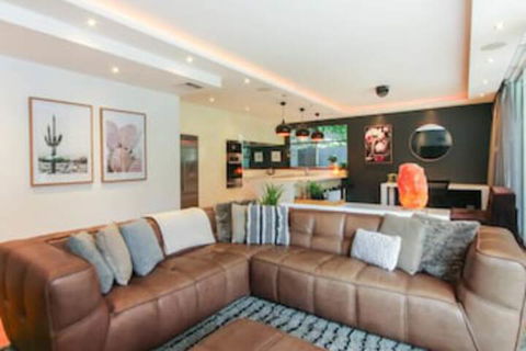Spacious 2 Bedroom Apartment In Ascot With Large Private Garden - Holiday Melbourne 0