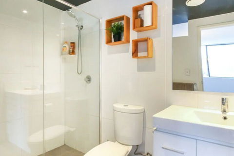 Spacious 2 Bedroom Apartment In Ascot With Large Private Garden - Holiday Melbourne 3