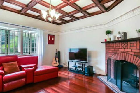 Quiet 3 Bedroom House In Albion With Parking - Casino Accommodation 0