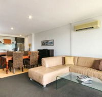 Large 3 Bedroom Apartment With River Views Near the Stadium - Accommodation Airlie Beach